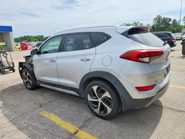 KM8J3CA25JU635637 — 2018 Hyundai Tucson, фото 2 с аукциона Copart, Передняя часть