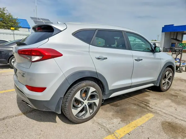KM8J3CA25JU635637 — 2018 Hyundai Tucson, фото 3 с аукциона Copart, Передняя часть