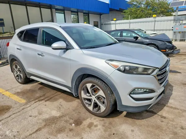 KM8J3CA25JU635637 — 2018 Hyundai Tucson, фото 4 с аукциона Copart, Передняя часть
