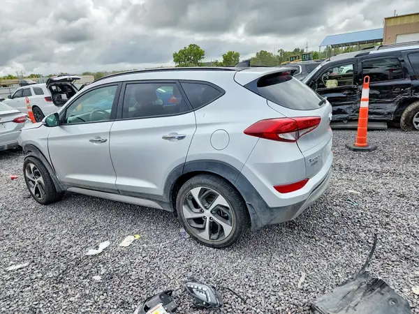 KM8J3CA26JU648039 — 2018 Hyundai Tucson, фото 2 с аукциона Copart 13.10.2026, Передняя часть