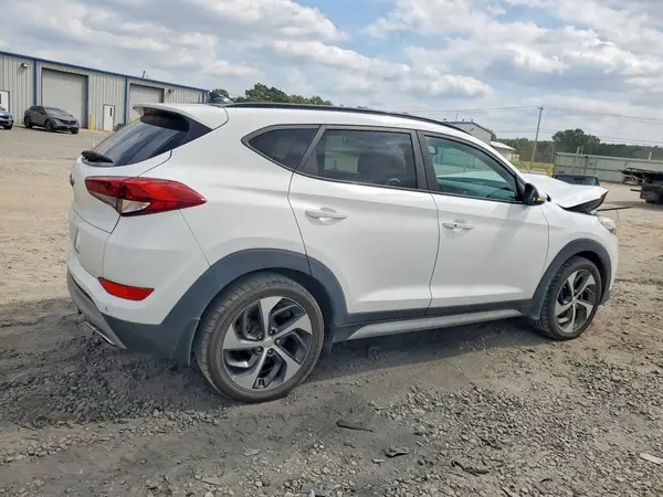KM8J33A28JU740821 — 2018 Hyundai Tucson, фото 3 с аукциона Copart, Передняя часть