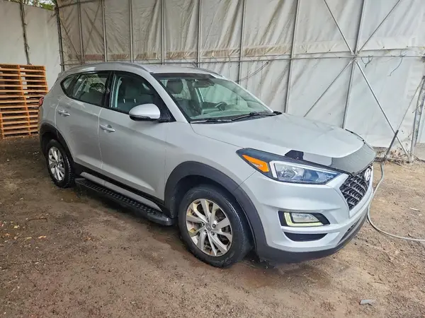 KM8J33A41KU854405 — 2019 Hyundai Tucson, фото 4 с аукциона Copart 30.09.2026, Мелкие вмятины и царапины