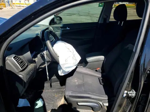 KM8J23A44MU366877 — 2021 Hyundai Tucson, фото 7 с аукциона Copart, Передняя часть