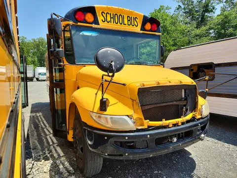 4DRBUAAPXFB643494 — 2015 IC Bus CE Series School, Мелкие вмятины и царапины (Minor Dent/Scratches), фото до ремонта