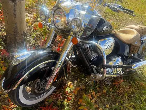 56KCCVAAXE3318622 — 2014 Indian Motorcycle Co. Chief, Боковая часть (Side), фото до ремонта