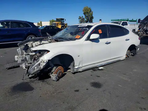 JN1BY1PP1FM600220 — 2015 Infiniti Q70L, Вандализм (Vandalism), фото до ремонта