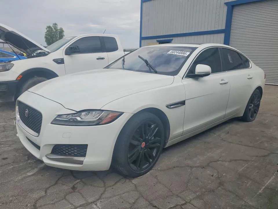 2016 JAGUAR XF VIN SAJBE4BV8GCY13557 фото 1