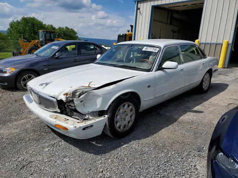 SAJHX624XWC847425 — 1998 Jaguar XJ8, Передняя часть (Front End), фото до ремонта