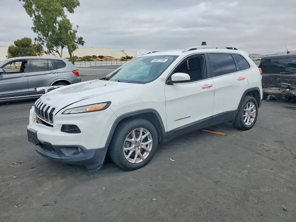 1C4PJLCB2GW113692 Jeep Cherokee 2016 — повреждение Передняя часть, фото до ремонта