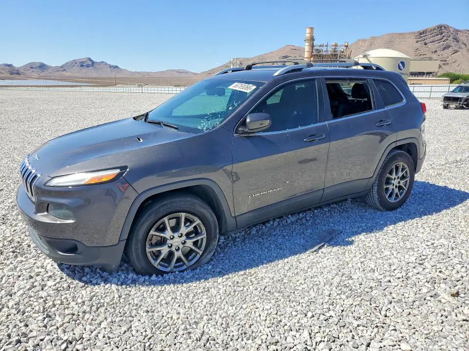1C4PJLLB5JD612232 Jeep Cherokee 2018 — повреждение Вандализм, фото до ремонта