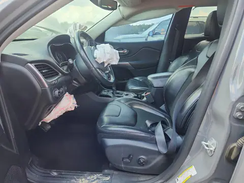 1C4PJLLB3KD404058 — 2019 Jeep Cherokee, фото 7 с аукциона Copart, Передняя часть