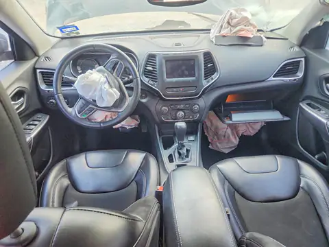 1C4PJLLB3KD404058 — 2019 Jeep Cherokee, фото 8 с аукциона Copart, Передняя часть