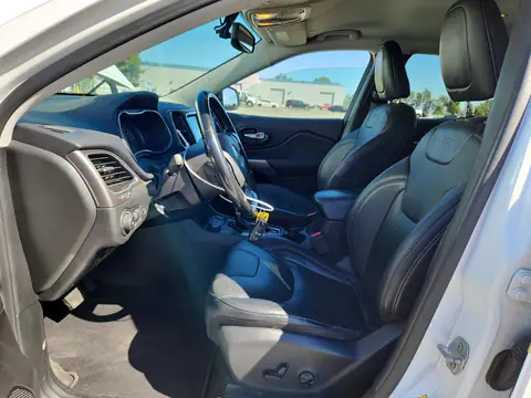 1C4PJMDX2KD488888 — 2019 Jeep Cherokee, Передняя часть, фото до ремонта
