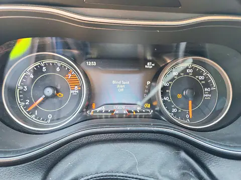 1C4PJLDX7KD243417 — 2019 Jeep Cherokee, фото 9 с аукциона Copart, Передняя часть