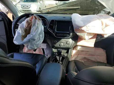 1C4PJMDX4MD127584 — 2021 Jeep Cherokee, фото 8 с аукциона Copart, Передняя часть