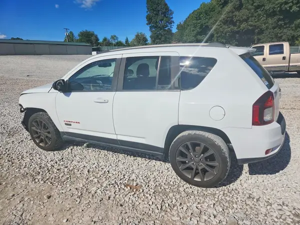 1C4NJCBB9GD711668 — 2016 Jeep Compass, фото 2 с аукциона Copart, Передняя часть