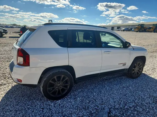 1C4NJCBB9GD711668 — 2016 Jeep Compass, фото 3 с аукциона Copart, Передняя часть
