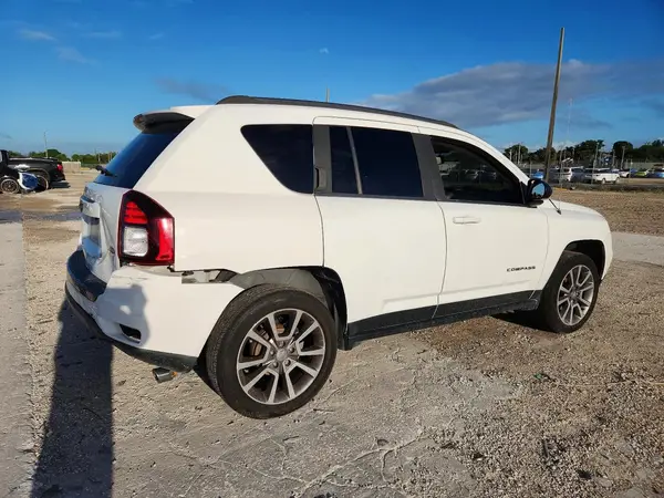 1C4NJCBA3GD764017 — 2016 Jeep Compass, фото 3 с аукциона Copart, Задняя часть