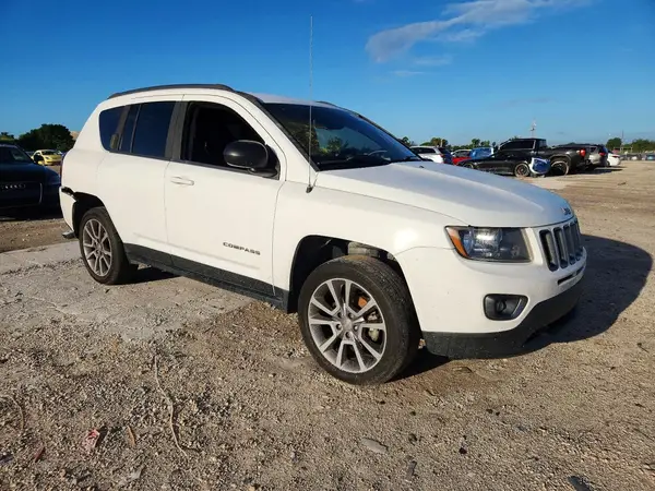 1C4NJCBA3GD764017 — 2016 Jeep Compass, фото 4 с аукциона Copart, Задняя часть