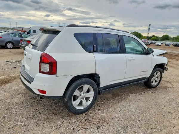 1C4NJCBA0GD793829 — 2016 Jeep Compass, фото 3 с аукциона Copart, Передняя часть