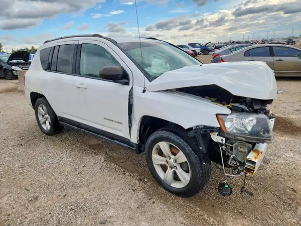 1C4NJCBA0GD793829 — 2016 Jeep Compass, фото 4 с аукциона Copart, Передняя часть