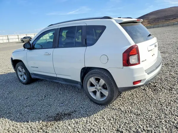 1C4NJDBB8GD696635 — 2016 Jeep Compass, фото 2 с аукциона Copart, Передняя часть
