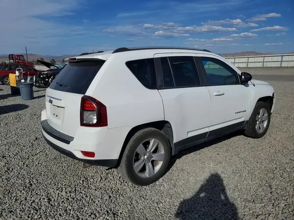 1C4NJDBB8GD696635 — 2016 Jeep Compass, фото 3 с аукциона Copart, Передняя часть