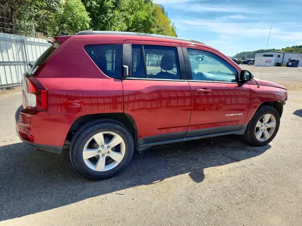 1C4NJCBA5GD705373 — 2016 Jeep Compass, фото 3 с аукциона Copart, Передняя часть