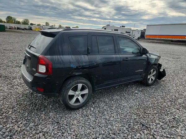 1C4NJDEB4GD795786 — 2016 Jeep Compass, фото 3 с аукциона Copart, Передняя часть