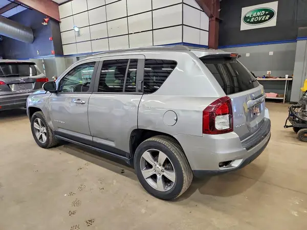 1C4NJDEB6GD733712 — 2016 Jeep Compass, фото 2 с аукциона Copart 13.10.2026, Подтопление