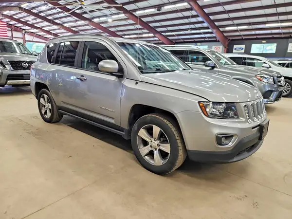 1C4NJDEB6GD733712 — 2016 Jeep Compass, фото 4 с аукциона Copart 13.10.2026, Подтопление