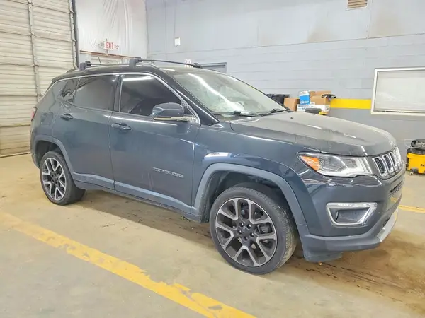 3C4NJDCB6HT666222 — 2017 Jeep Compass, фото 4 с аукциона Copart, Передняя часть