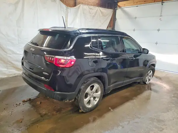 3C4NJCBB8HT658683 — 2017 Jeep Compass, фото 3 с аукциона Copart, Передняя часть
