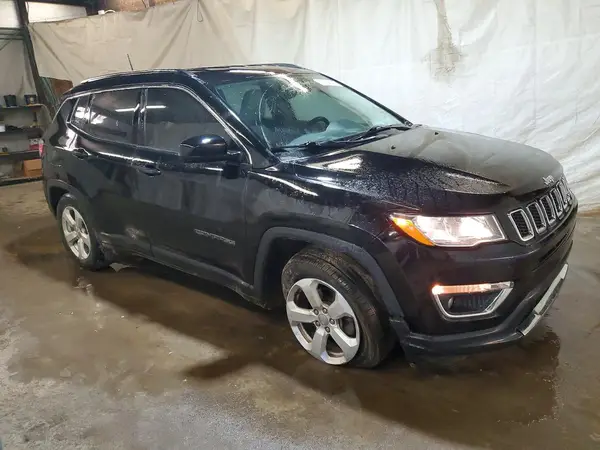 3C4NJCBB8HT658683 — 2017 Jeep Compass, фото 4 с аукциона Copart, Передняя часть