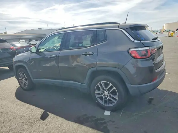 3C4NJCBB2HT658176 — 2017 Jeep Compass, фото 2 с аукциона Copart, Передняя часть