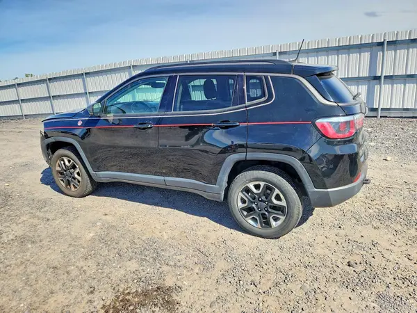 3C4NJDDB8HT647122 — 2017 Jeep Compass, фото 2 с аукциона Copart, Передняя часть