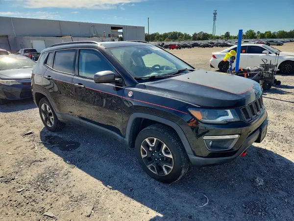 3C4NJDDB8HT647122 — 2017 Jeep Compass, фото 4 с аукциона Copart, Передняя часть