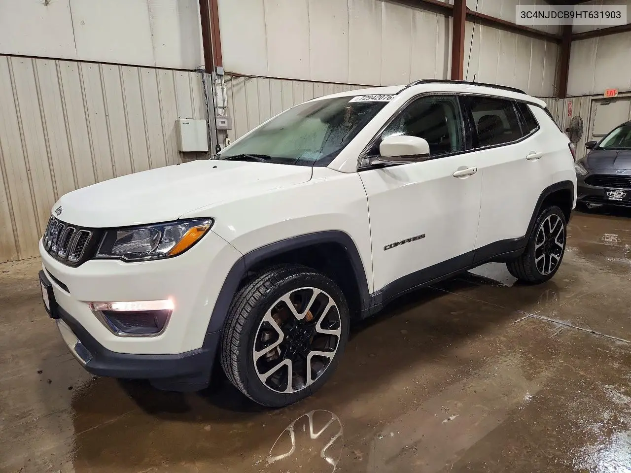 3C4NJDCB9HT631903 Jeep Compass 2017 — повреждение Задняя часть, фото до ремонта