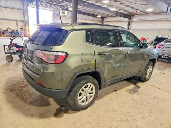 3C4NJDABXJT314964 — 2018 Jeep Compass, фото 3 с аукциона Copart 29.09.2026, Передняя часть