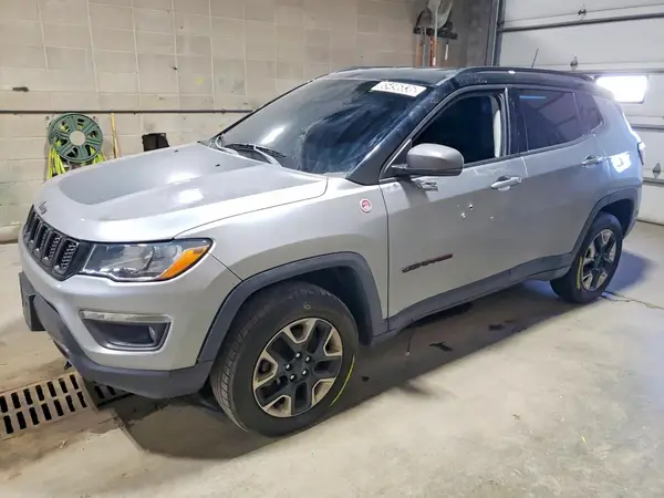 3C4NJDDB9JT207349 — 2018 Jeep Compass, Град (Hail), фото до ремонта
