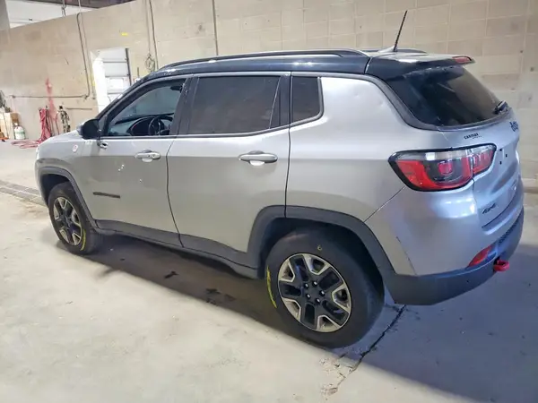 3C4NJDDB9JT207349 — 2018 Jeep Compass, фото 2 с аукциона Copart 01.10.2026, Град