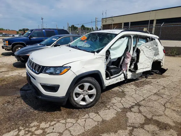 3C4NJDBB6JT281752 — 2018 Jeep Compass, Боковая часть (Side), фото до ремонта