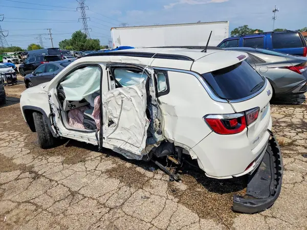 3C4NJDBB6JT281752 — 2018 Jeep Compass, фото 2 с аукциона Copart 29.09.2026, Боковая часть