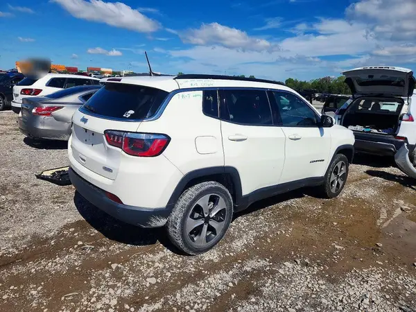 3C4NJDBB0JT179153 — 2018 Jeep Compass, фото 3 с аукциона Copart, Передняя часть