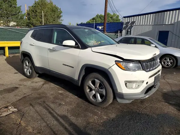 3C4NJDBB3JT103510 — 2018 Jeep Compass, фото 4 с аукциона Copart, Передняя часть