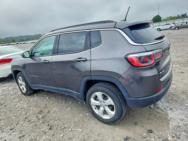 3C4NJDBB8JT355592 — 2018 Jeep Compass, фото 2 с аукциона Copart, Передняя часть