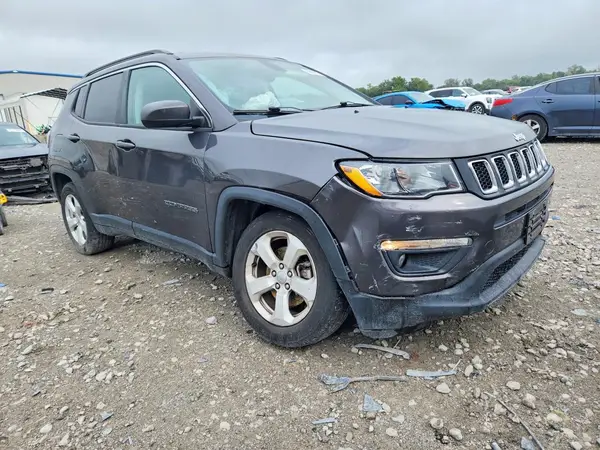 3C4NJDBB8JT355592 — 2018 Jeep Compass, фото 4 с аукциона Copart, Передняя часть