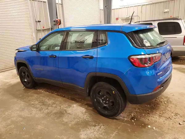 3C4NJDAB1JT190759 — 2018 Jeep Compass, фото 2 с аукциона Copart, Передняя часть