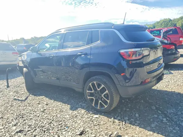 3C4NJDCB3JT131550 — 2018 Jeep Compass, фото 2 с аукциона Copart, Передняя часть