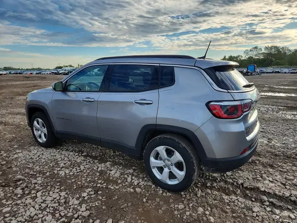 3C4NJCBB3JT502251 — 2018 Jeep Compass, фото 2 с аукциона Copart, Град